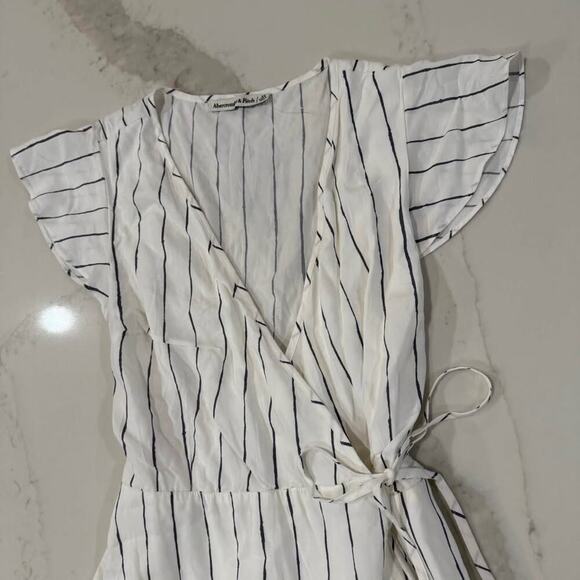 Abercrombie & Fitch Striped Wrap Mini Dress Womens XS White Tie Waist Ruffle Hem - Picture 3 of 9
